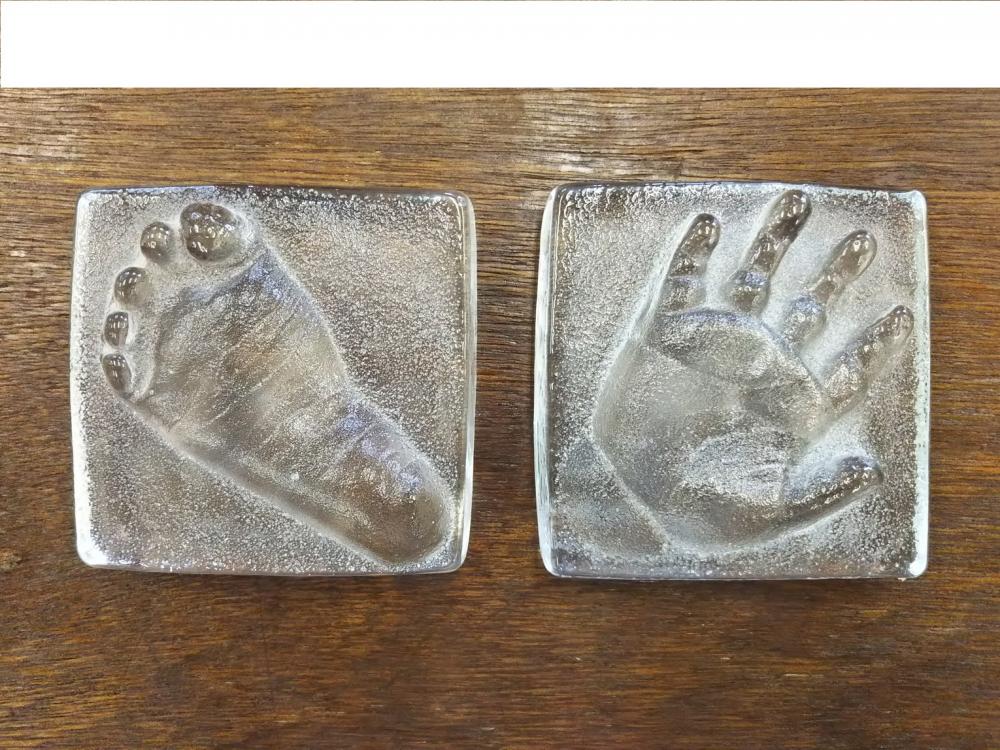 赤ちゃん手形足型制作体験1 赤ちゃん誕生記念品制作体験(徳島ガラススタジオ)