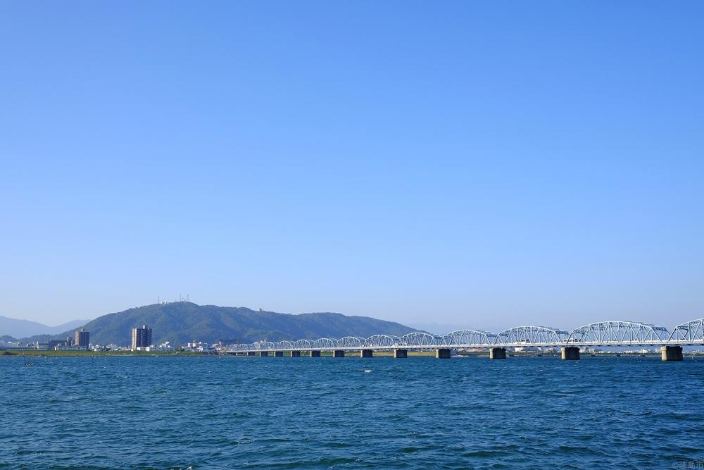 吉野川橋と眉山 吉野川
