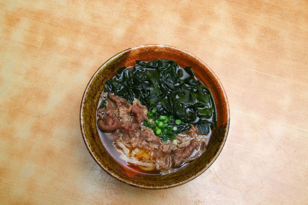 肉わかめうどん あそこ食堂
