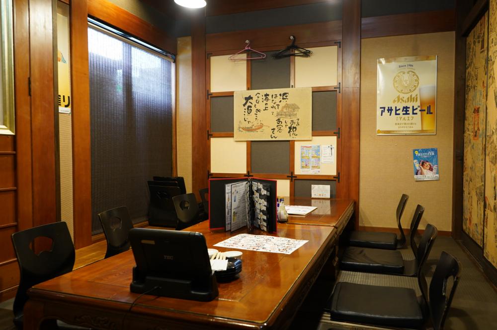 全席個室or半個室のくつろぎ空間でゆったりと。少人数〜80名までOK◎ カラオケルームもあり、幅広いシーンで利用できる。 みんなの夜ご飯 玉郎