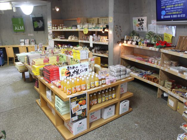 道の駅「どなり」（餐の館）