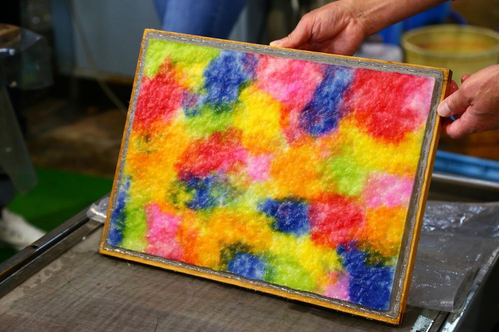 作って楽しい！もらって嬉しい！
伝統工芸・阿波和紙づくり
