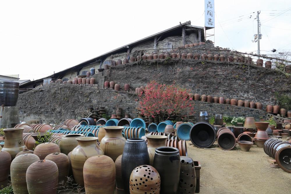 240年以上の歴史を持つ伝統工芸品 
“大谷焼”の里でとっておきの器探しへ
