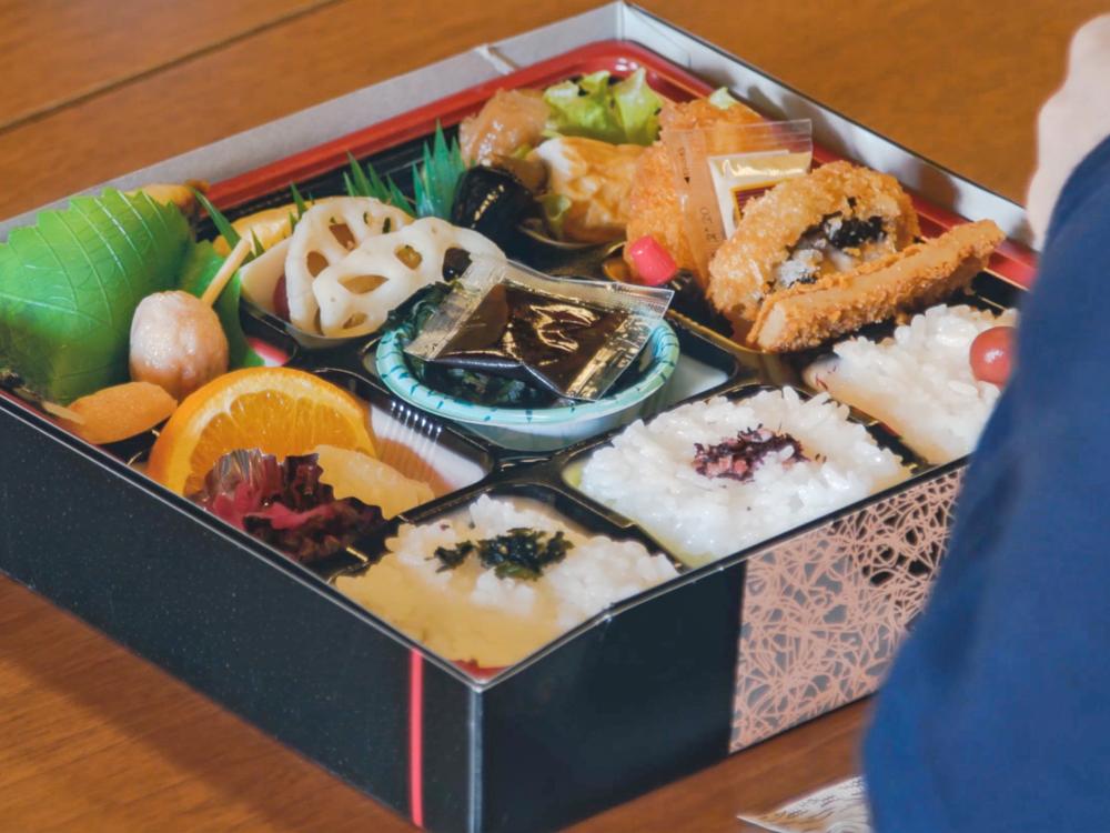 「徳島じょうるりクルーズ」のお弁当。徳島の食材がギッシリ
