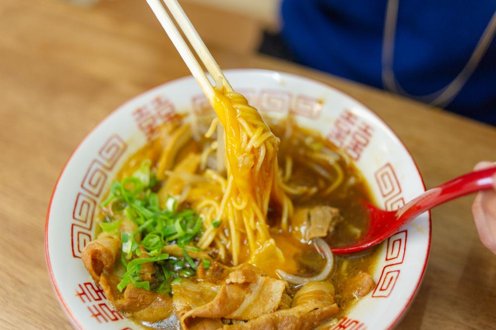スープを楽しんだら、卵黄を崩して味変!