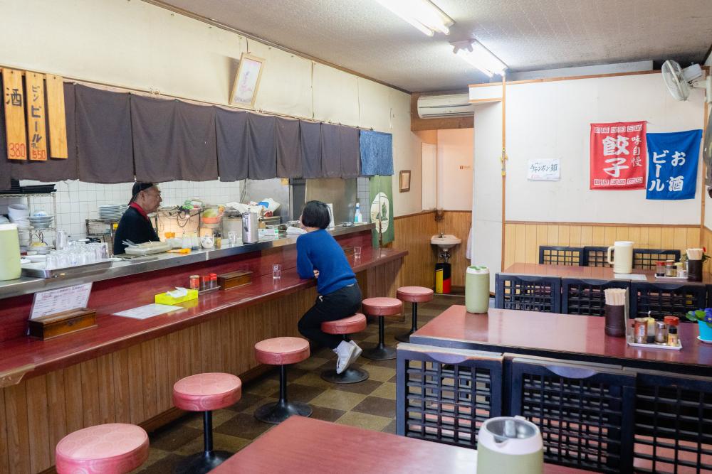 カウンターがオススメ。ご主人の話を聞いたら美味しさ倍増!話しかけ歓迎だそうです