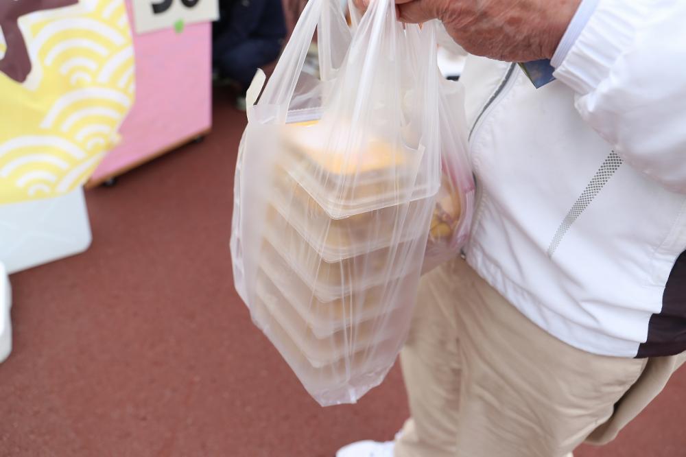 『吉田青果』さんの大人気商品・干し芋。「孫と食べるんよ~」とたくさん買って帰られる方もいらっしゃいました。