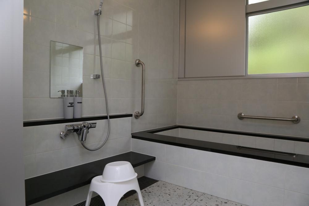  ▲疲れを癒やすお風呂も広々としています。