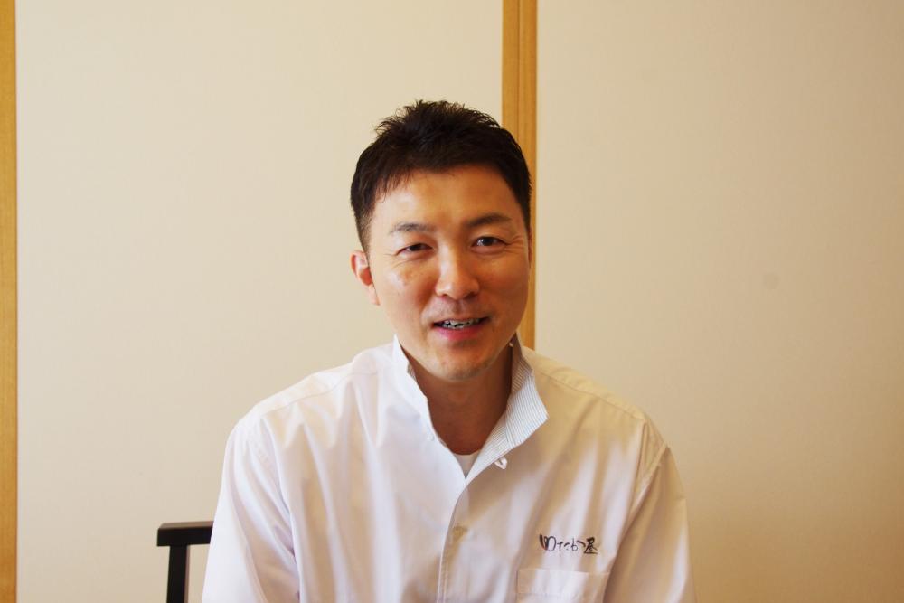 ▲『ゆたか屋』5代目大将の原啓介さん。「鮎を見ただけでどこの川で獲れた鮎かわかりますよ。形や顔つき、色が少しずつ違うんです」。
