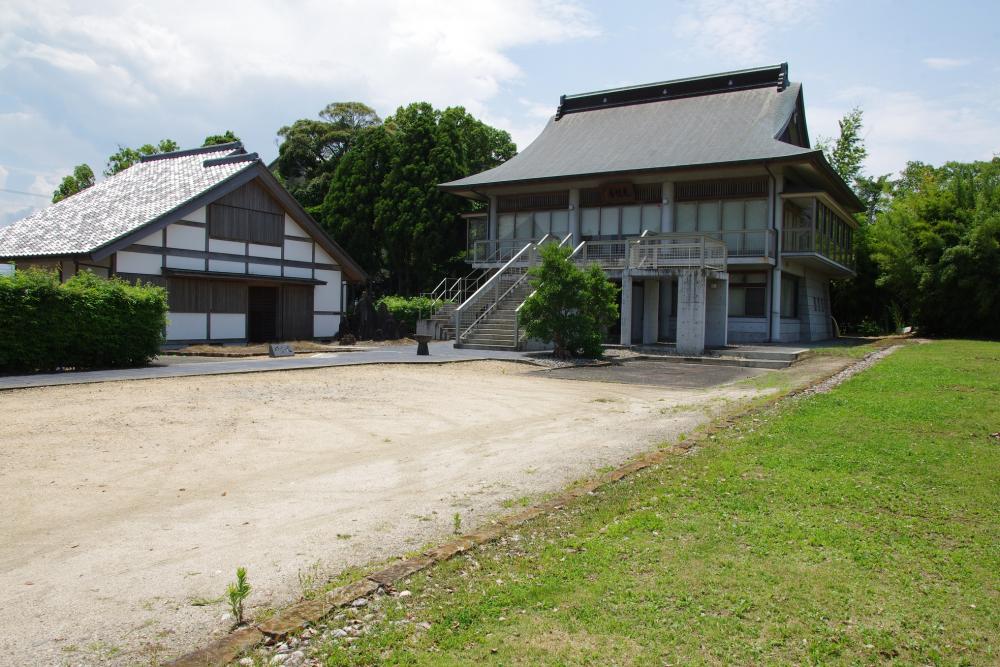 藍”の町ならではの逸品 藍色に染められた勝瑞城の御城印   特集