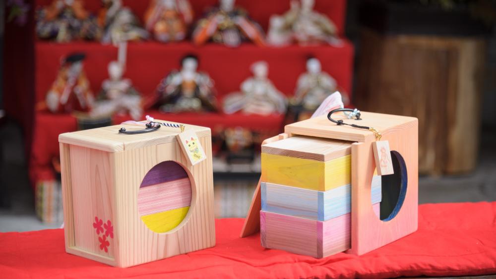 職人が作っているので精巧な遊山箱。なにか大事な物をしまっておきたくもなります