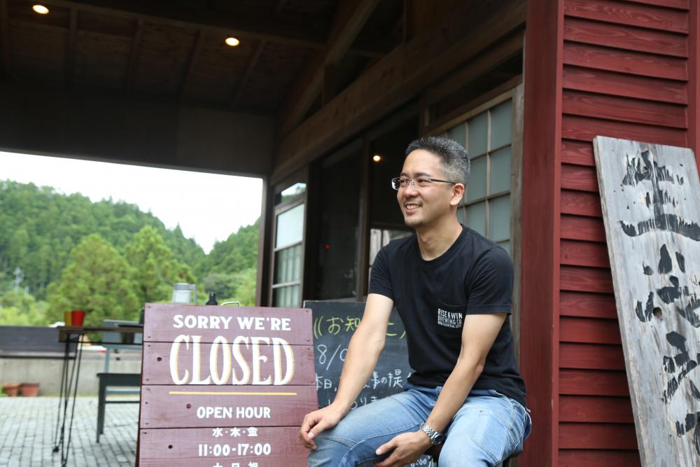  ▲『RISE & WIN（ライズ & ウィン）』の岡本工場長