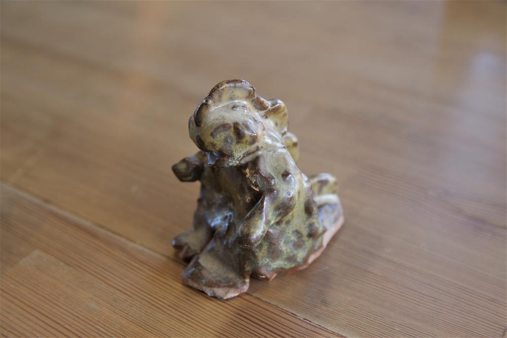 ▲小学校低学年のときに作った焼き物。「親が残してくれていたんです。これが陶芸人生のはじまり、でしょうか(笑)」