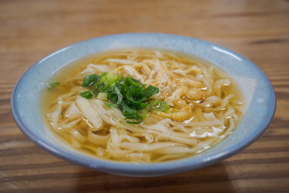 これが舩本の「鳴門うどん」350円