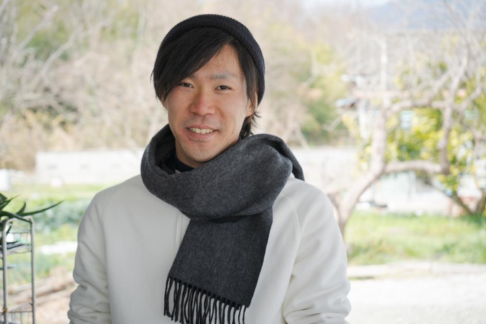 出迎えてくれた代表の亀井亮典さん。なんと若干24歳