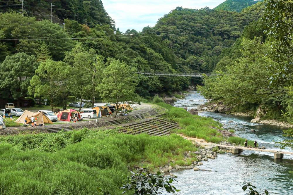 週末や休日には多くのキャンプ客で賑わうパンゲアフィールド