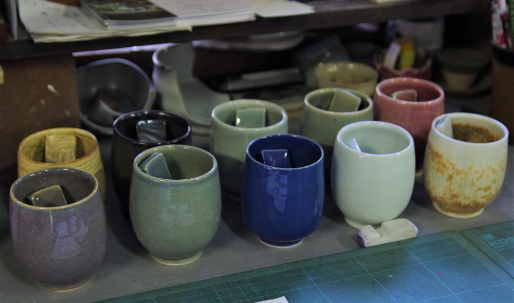  ▲いくつかの釉薬から好みの色をチョイス。