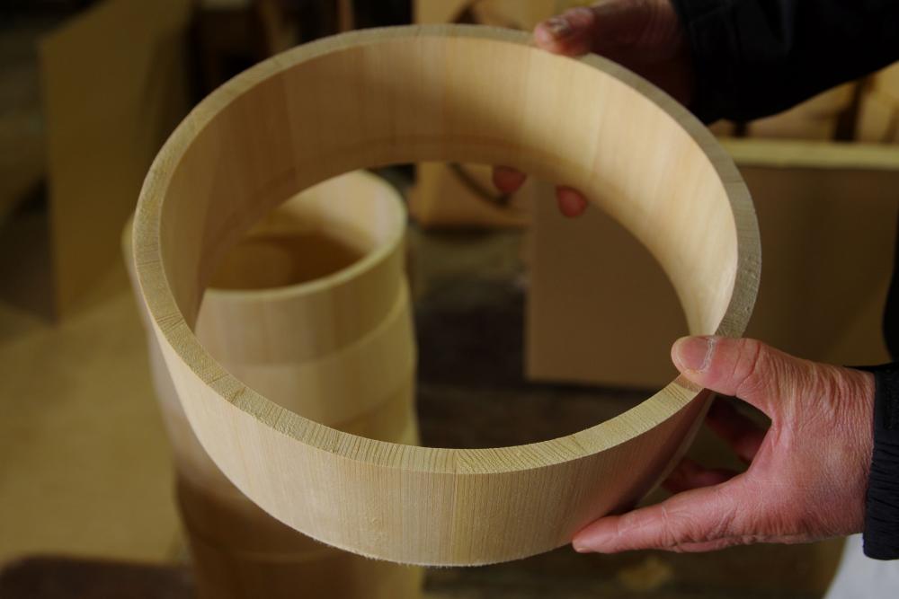  ▲仮タガをはずして、なめらかに研磨して仕上げていきます