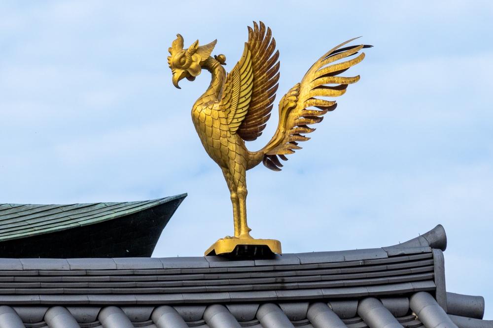 御朱印のモチーフにもなっている、本堂屋根の上の鳳凰