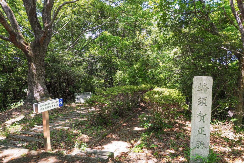  The grave of Masakatsu Hachisuka, the founding father of the feudal lords of Awa