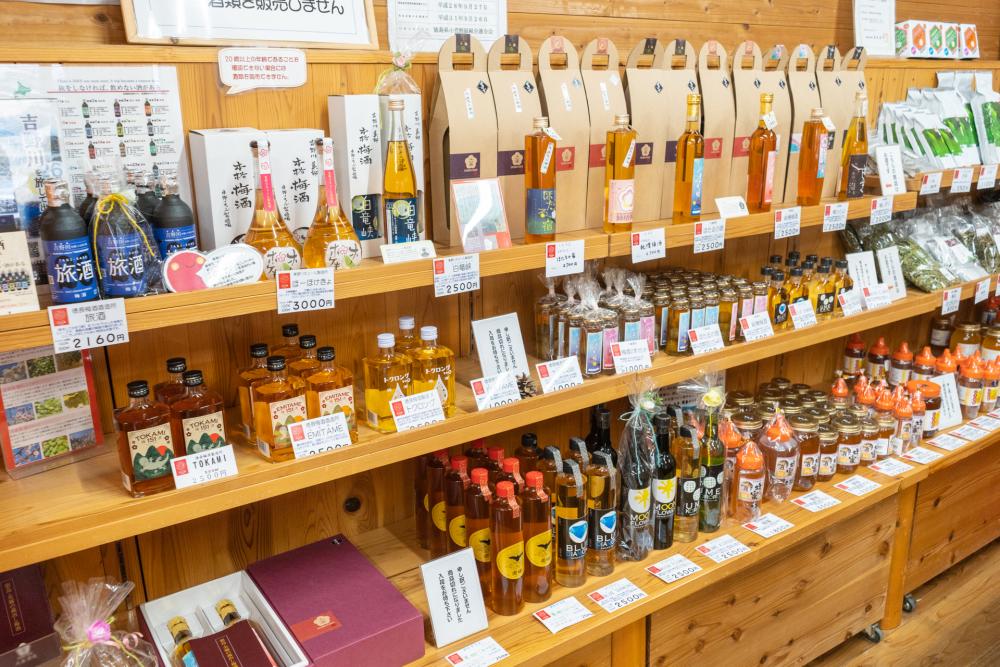 一番奥の棚には梅酒がズラリ