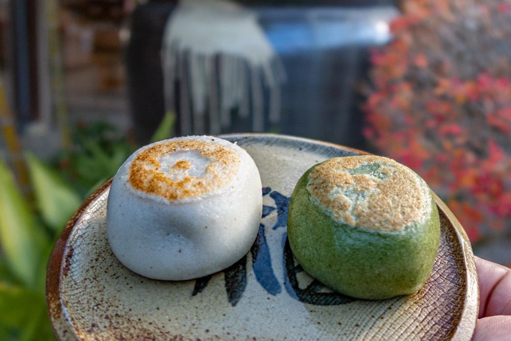 Awakutta, the roasted millet and mochi cakes