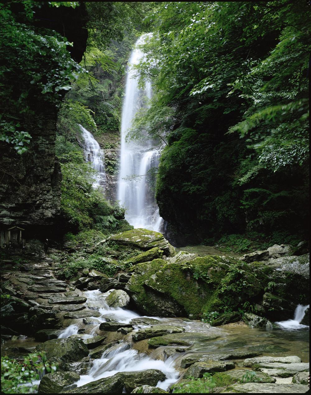 Spot No. 2 - Boroboro Falls Photo provided by Yoshinogawa City