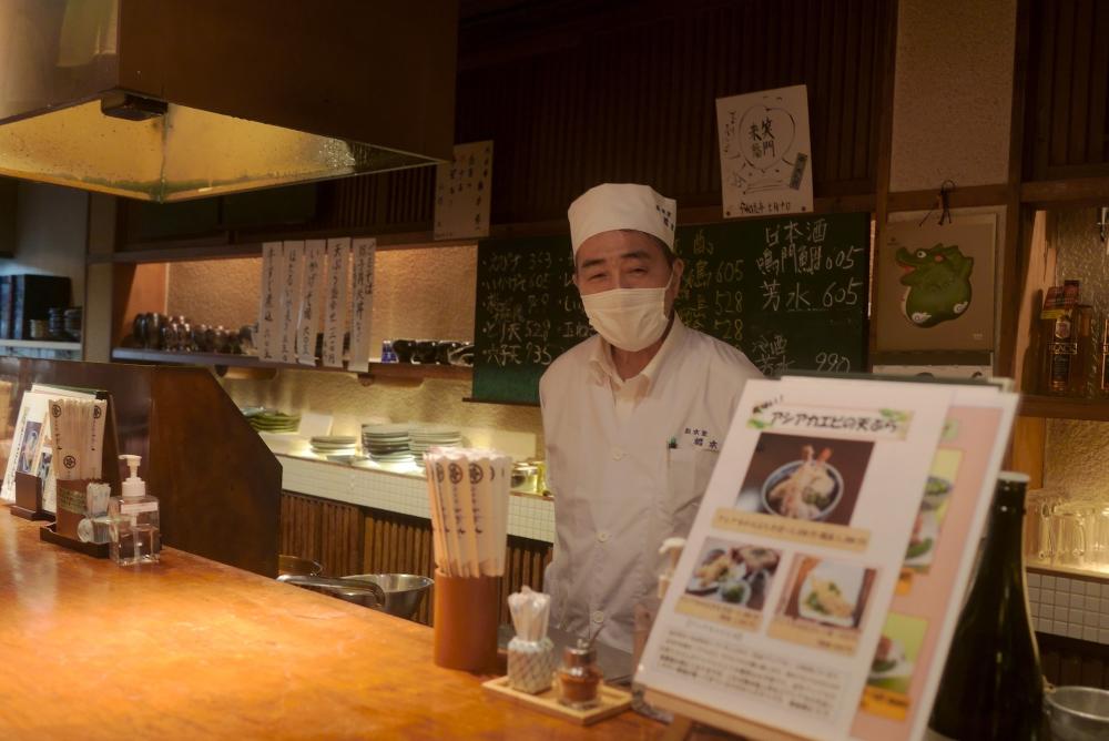老舗そば屋で贅沢に日本酒を　総本家 橋本 富田町店 
