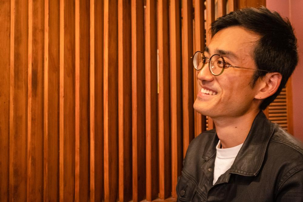  ▲Onodera with a big smile on his face over the exquisite grilled skewers.