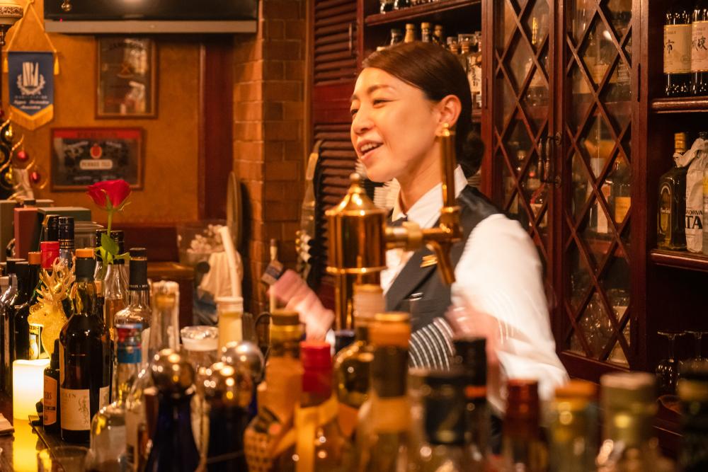  ▲The bar owner, Rumi Aoki, is an excellent cocktail maker and conversationalist.