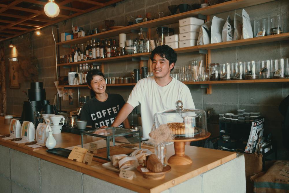 徳島の日常にスペシャルティコーヒーを『トーコーヒー』 店主の森田海斗さんと西谷里歩さん夫婦。二人の出会いのきっかけは先述の『可否庵』なんだとか