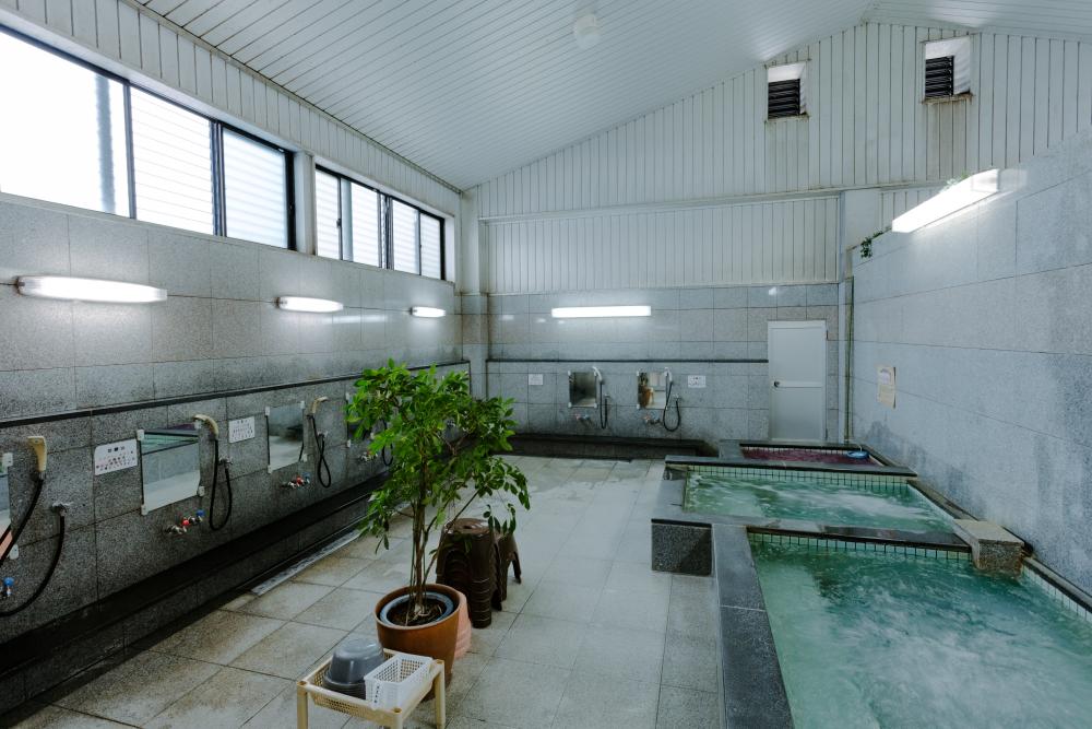 [Tokushima City] “Yoshino Onsen”–A compact but all-inclusive public bathhouse in the city. 