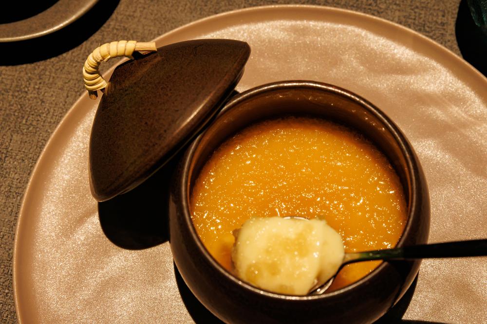 The theme of the restaurant is “sustainable.” 