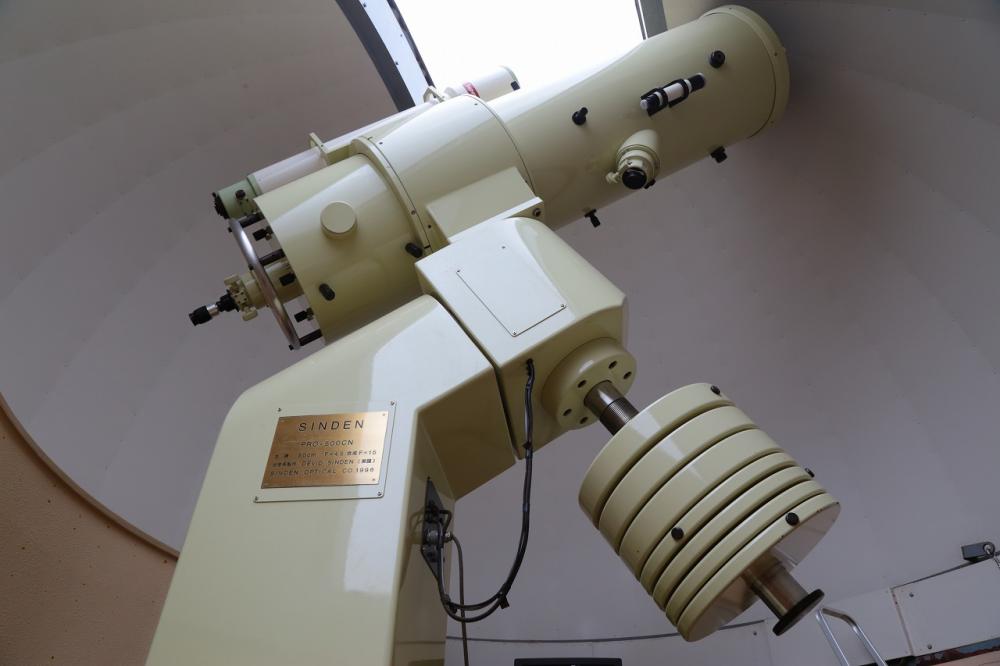  ▲The observation platform on the top floor is equipped with a large-aperture 500m/m reflecting telescope.