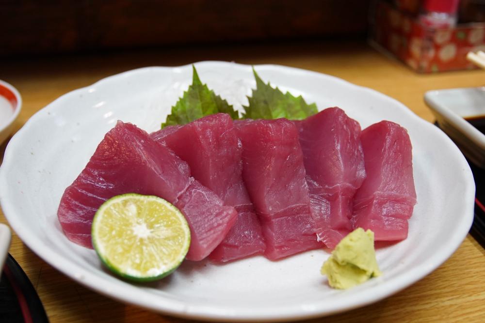地元の海でとれた「よこのお刺身」