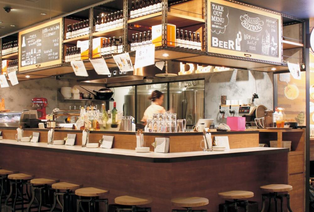 上面発酵のコクと香りを
味わえる地ビールを地下バルで
T.S.BREWERY