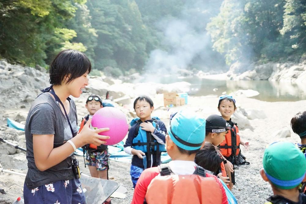 ファミリーで大満足! 山々に囲まれた上勝町で
“自然の遊び方”を学べる場所