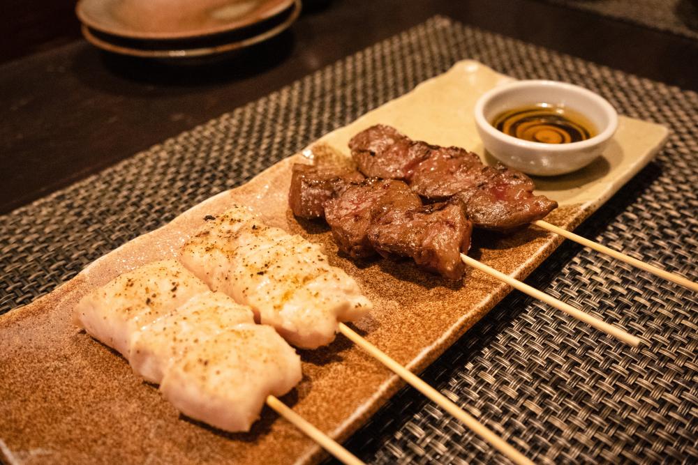 鶏のササミ(1本160円)阿波牛のレバー(1本180円)