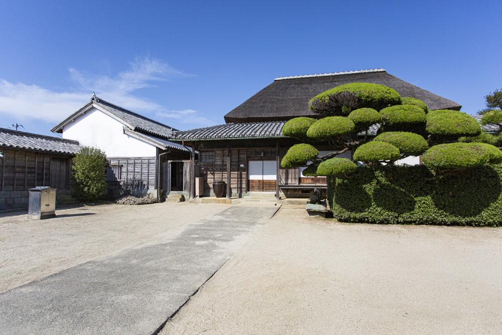 主屋と南藍寝床