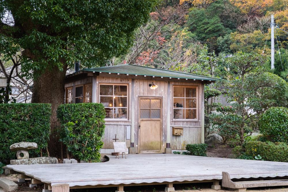 境内の片隅にある喫茶店「ろうそく夜」カワイイ!